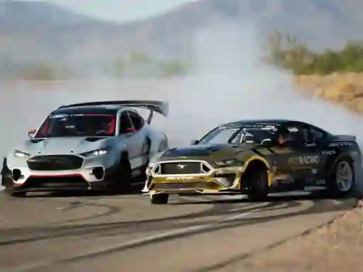 Spill Drifting Mustang Car Puzzle online