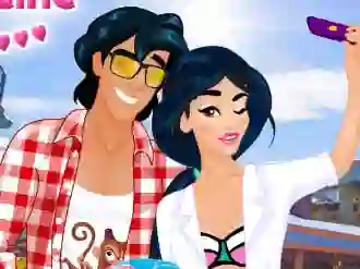 Spill Couple Travel Selfie online