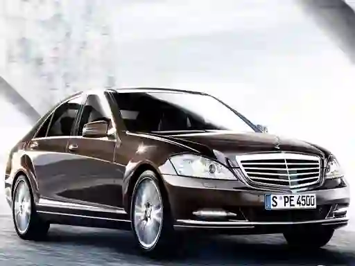 Spill Luxury Sedan Suzzle online