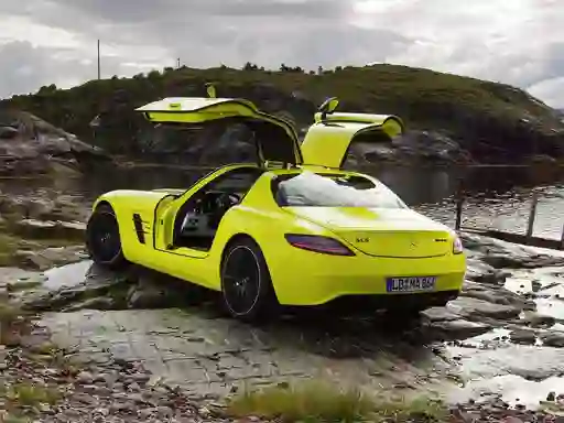 Spill Mercedes-Benz SLS E-Cell Puzzle online